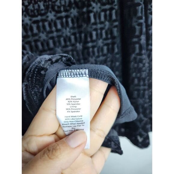 Talbots Women Black Geometric Print Velvet Squared Blouse size 2X - Picture 9 of 9